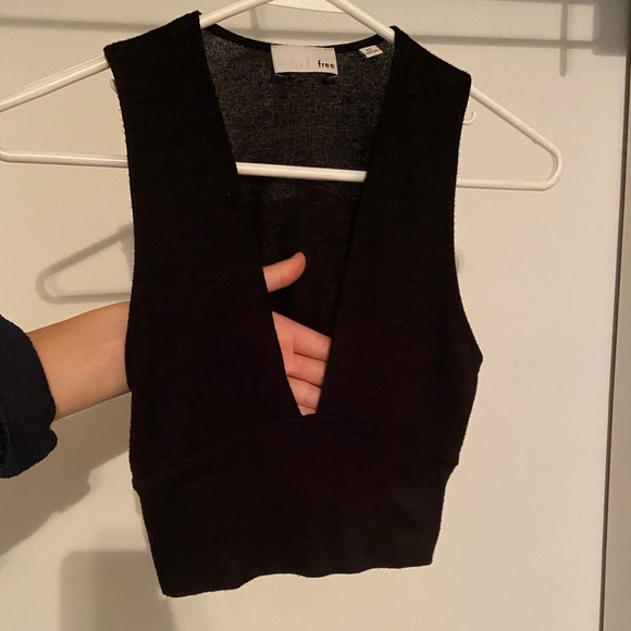 SOLD!!! ARITZIA TANK TOP - Picture 2 of 2